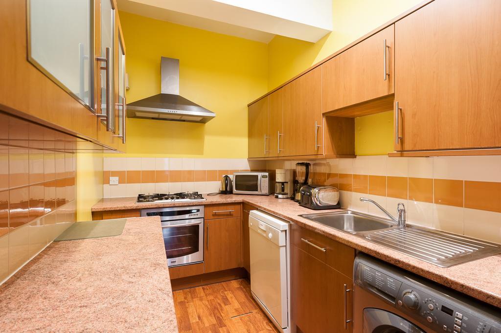 Pitt Street Apartment Beautiful Spacious Apartment Free Parking And Free Sanitizer Edimburgo Habitación foto